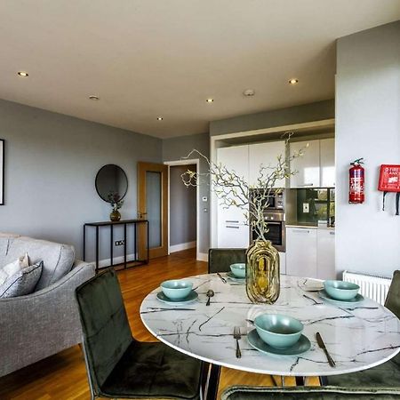 Private Room Available In Spacious High Rise Apartment With Park & City View دبلن المظهر الخارجي الصورة