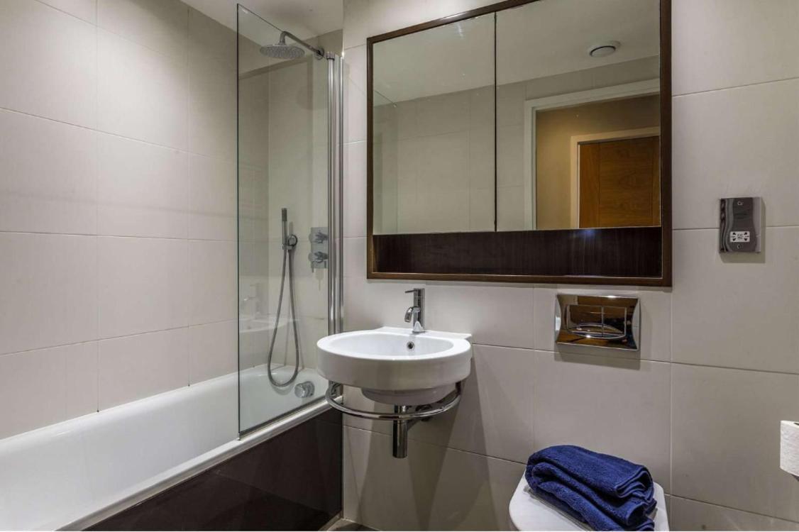 Private Room Available In Spacious High Rise Apartment With Park & City View دبلن المظهر الخارجي الصورة
